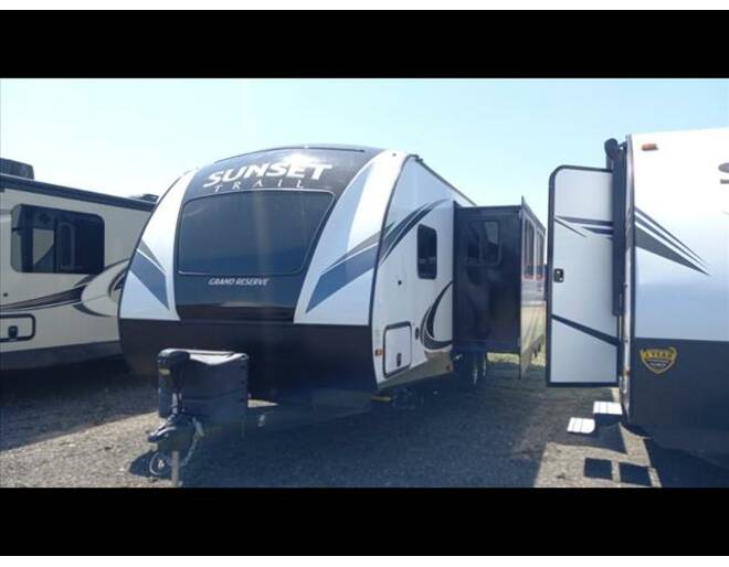 2019 CrossRoads RV Sunset Trail Grand Reserve 26SI Travel Trailer at Link RV Minong, Wisconsin STOCK# 22-131B Photo 3