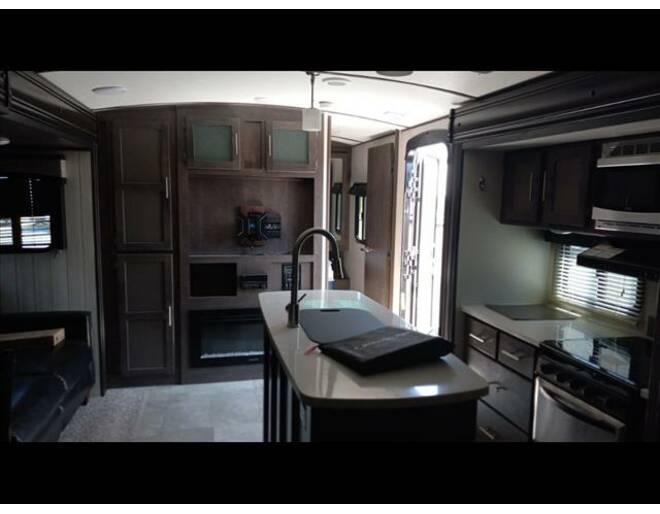 2019 CrossRoads RV Sunset Trail Grand Reserve 26SI Travel Trailer at Link RV Minong, Wisconsin STOCK# 22-131B Photo 8