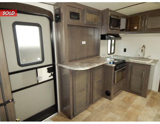 2018 CrossRoads Sunset Trail Super Lite 222RB Travel Trailer at Link RV Minong, Wisconsin STOCK# C18-1 Photo 11