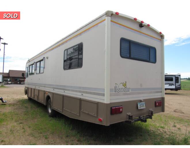 1992 Fleetwood Bounder 34 Class A at Link RV Minong, Wisconsin STOCK# RV19-09 Photo 5