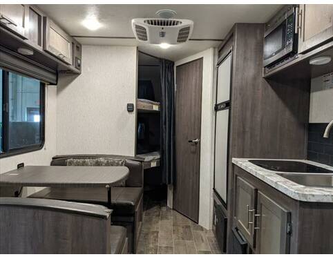 2020 CrossRoads Sunset Trail Super Lite 186BH Travel Trailer at Link RV Minong, Wisconsin STOCK# RV21-41A Photo 13