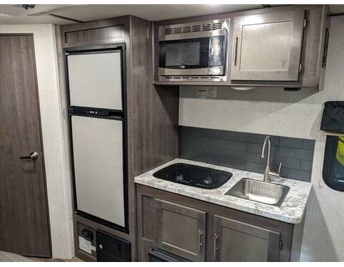 2020 CrossRoads Sunset Trail Super Lite 186BH Travel Trailer at Link RV Minong, Wisconsin STOCK# RV21-41A Photo 14