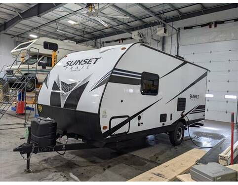 2020 CrossRoads Sunset Trail Super Lite 186BH Travel Trailer at Link RV Minong, Wisconsin STOCK# RV21-41A Photo 4