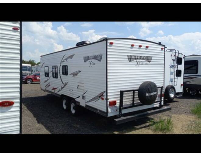 2014 Wildwood X-Lite 241QBXL Travel Trailer at Link RV Minong, Wisconsin STOCK# 22-165A Photo 4