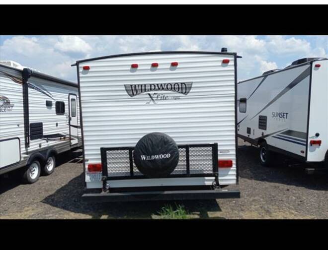 2014 Wildwood X-Lite 241QBXL Travel Trailer at Link RV Minong, Wisconsin STOCK# 22-165A Photo 5